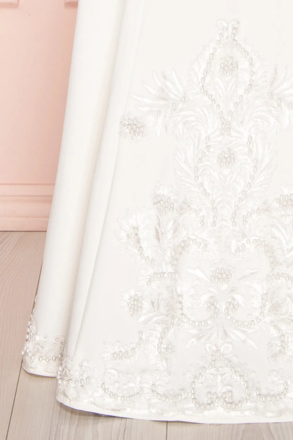 Mikinna | White Mermaid Bridal Dress with Embroidery